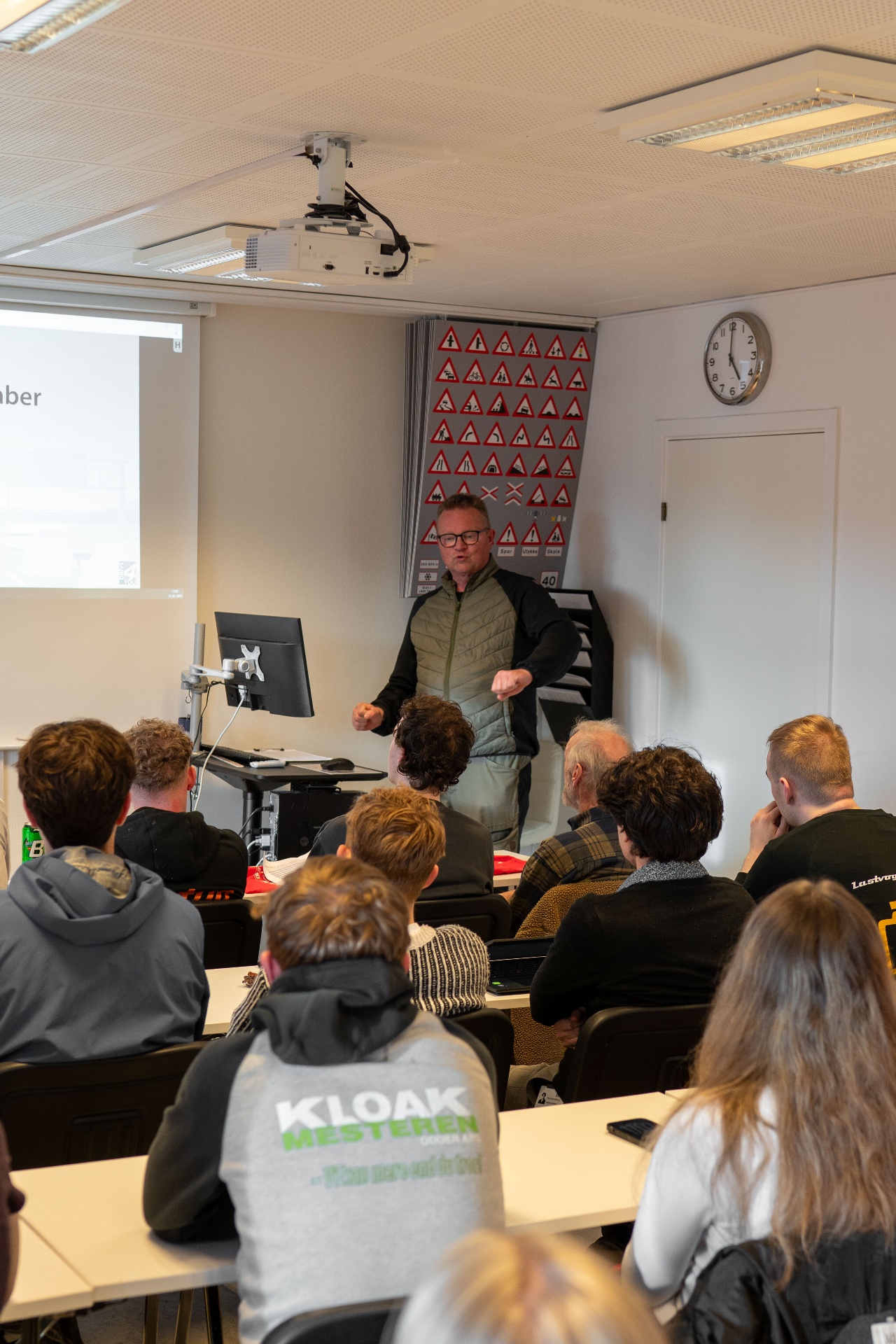 Teoriundervisning i klasselokalet